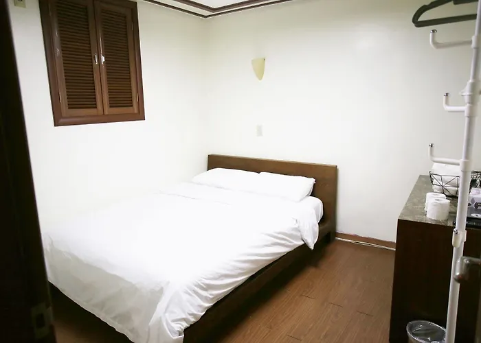Hostel Sinchon Sisters *